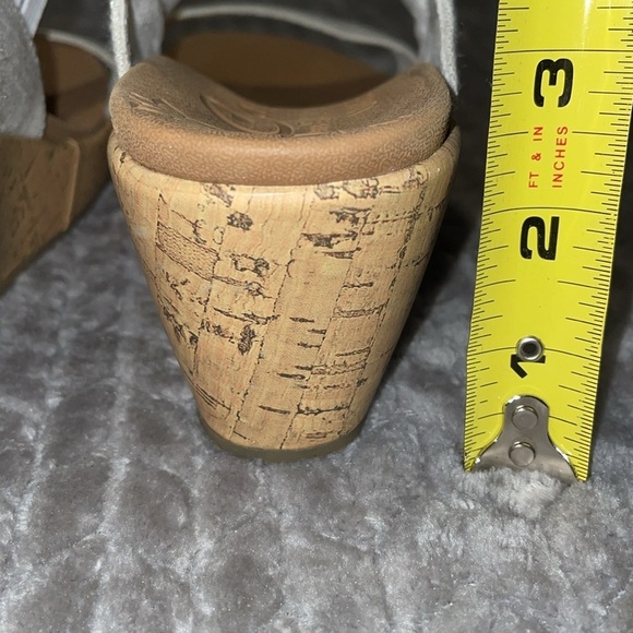 Skechers Luxe Foam Wedge Sandals. Size 7.5. Off White. - Picture 9 of 9